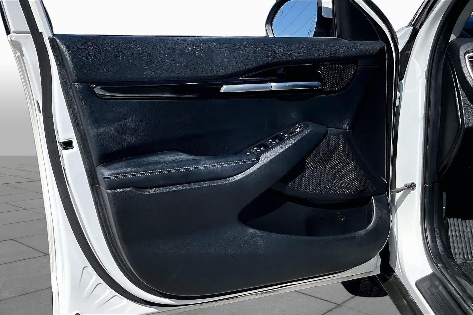 Used 2023 Kia Seltos S w/ Navigation Package FWD image 21