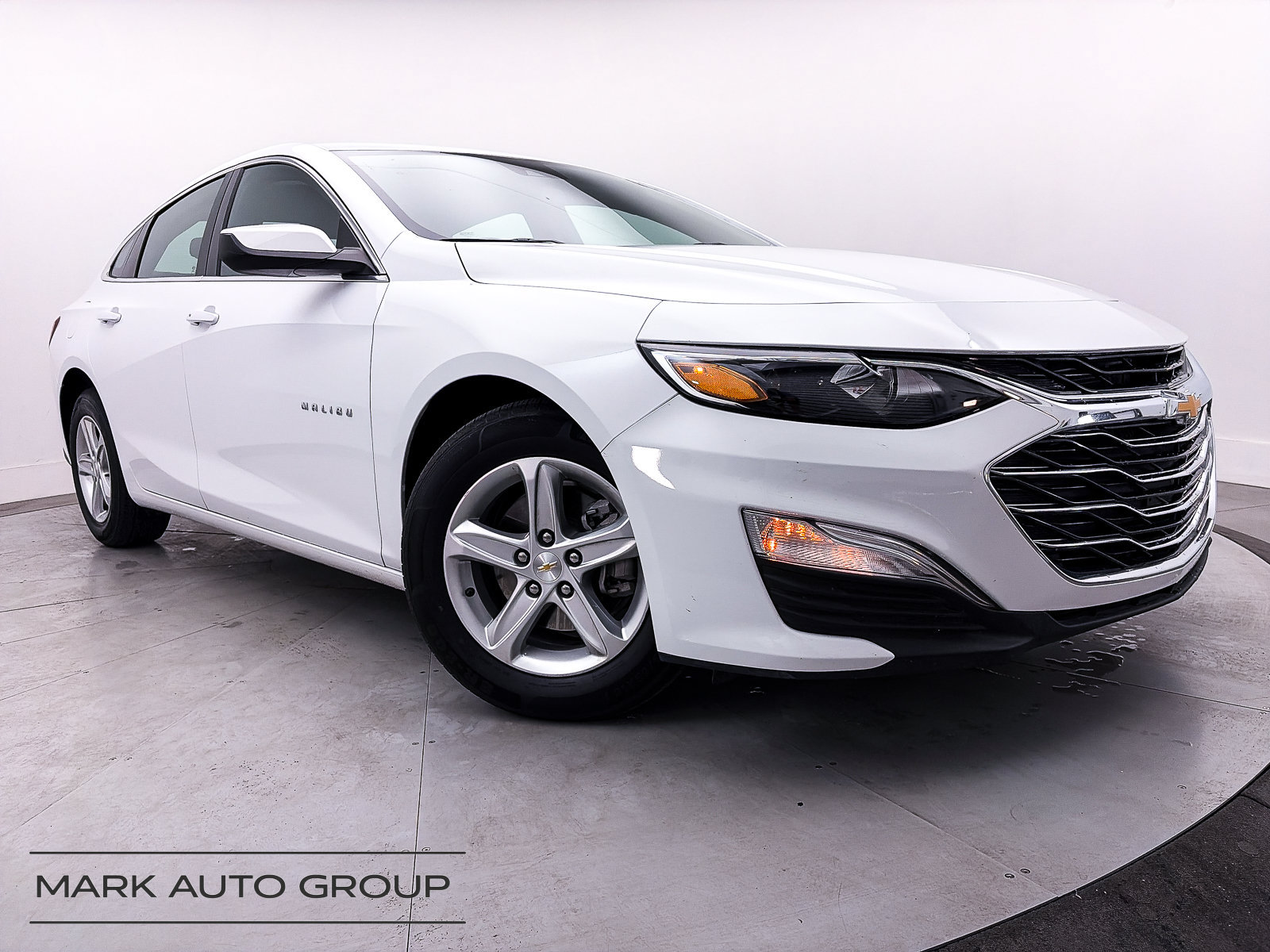 Used 2025 Chevrolet Malibu LS FWD image 1