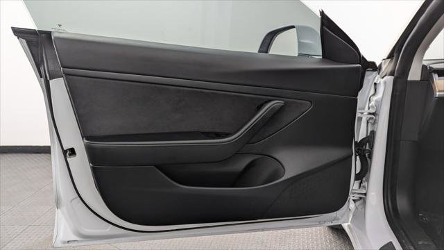Used 2020 Tesla Model 3 Standard Range image 12