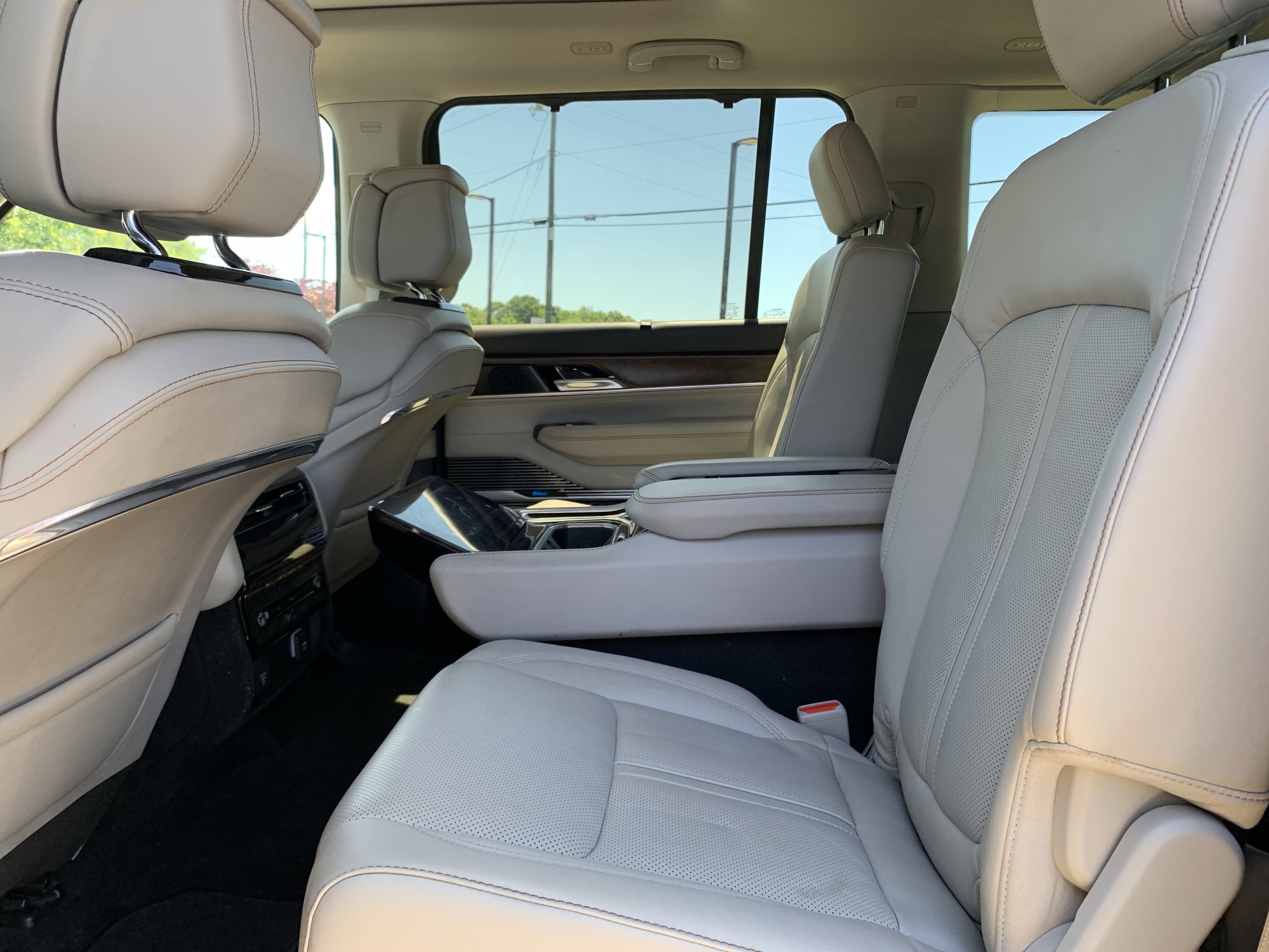 Used 2022 Jeep Grand Wagoneer Series I AWD/4WD image 32
