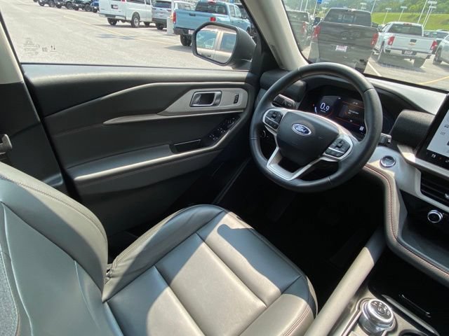 Used 2025 Ford Explorer Active w/ Active Comfort Package AWD/4WD image 26