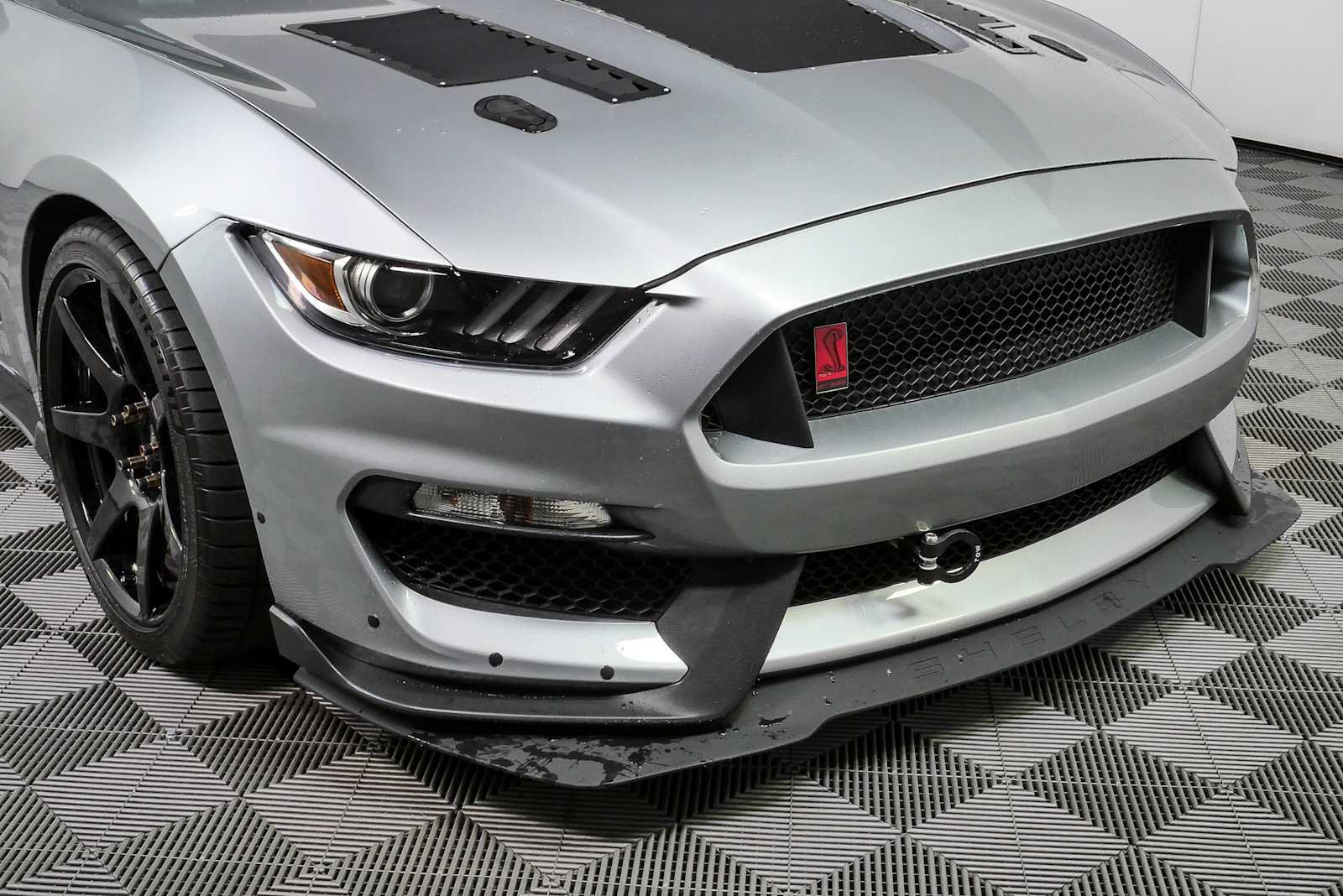 Used 2020 Ford Mustang Shelby GT350R w/ GT350R Equipment Group 920A RWD image 33