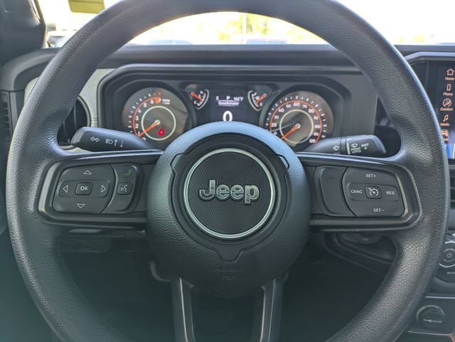 Certified 2025 Jeep Gladiator Sport AWD/4WD image 17