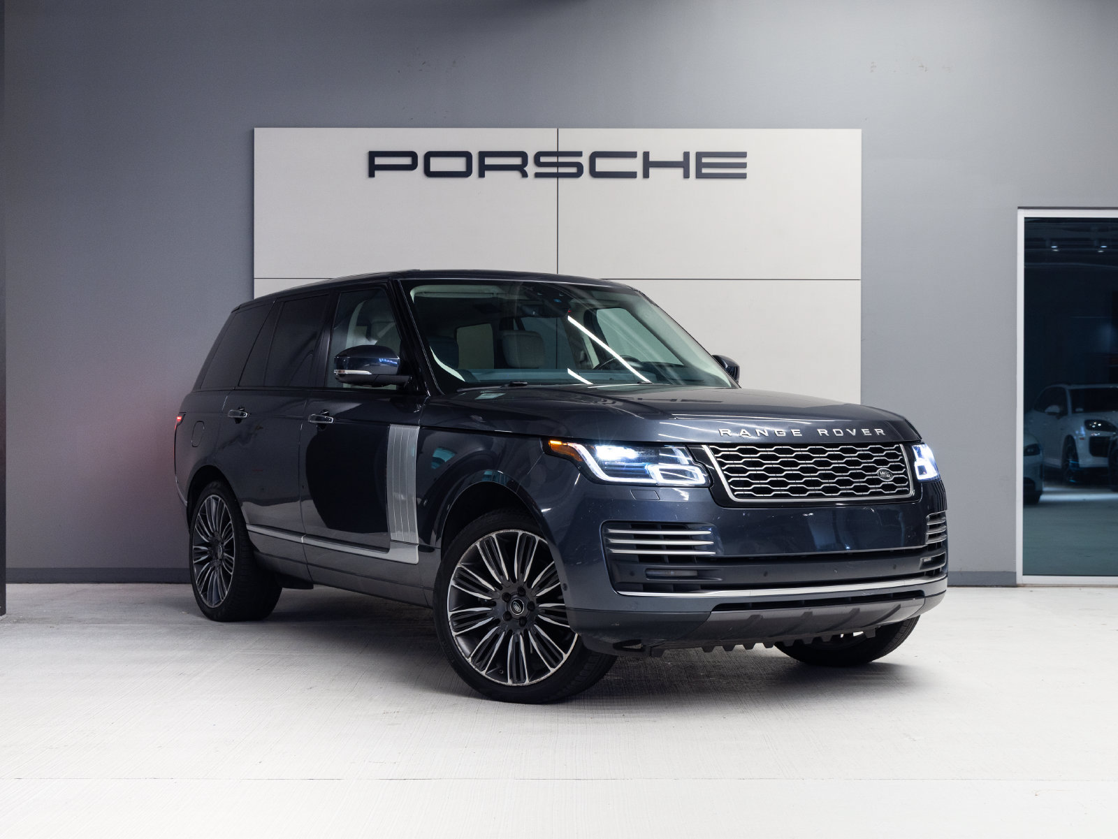 Used 2021 Land Rover Range Rover Autobiography AWD/4WD image 9