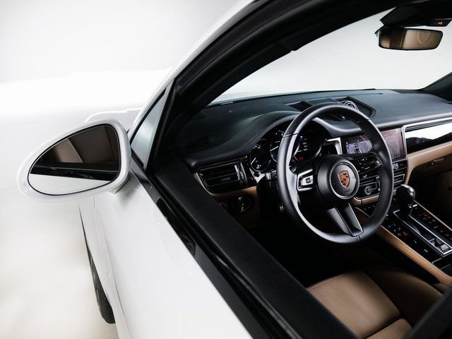 Certified 2026 Porsche Macan AWD/4WD image 26