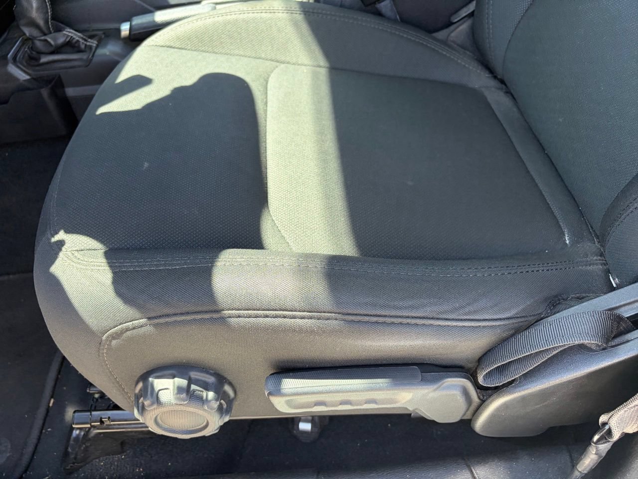 Used 2022 Jeep Gladiator Overland AWD/4WD image 4