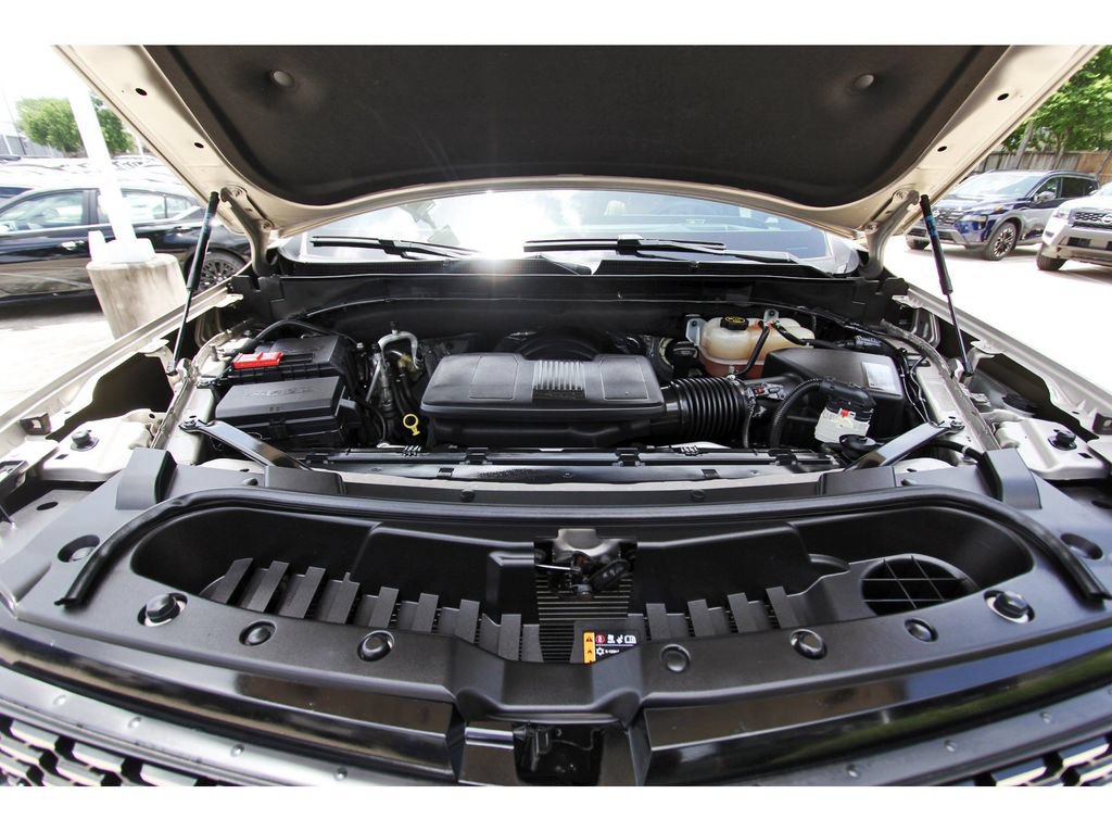 Used 2021 Cadillac Escalade Premium Luxury w/ LPO, Illumination Package RWD image 34