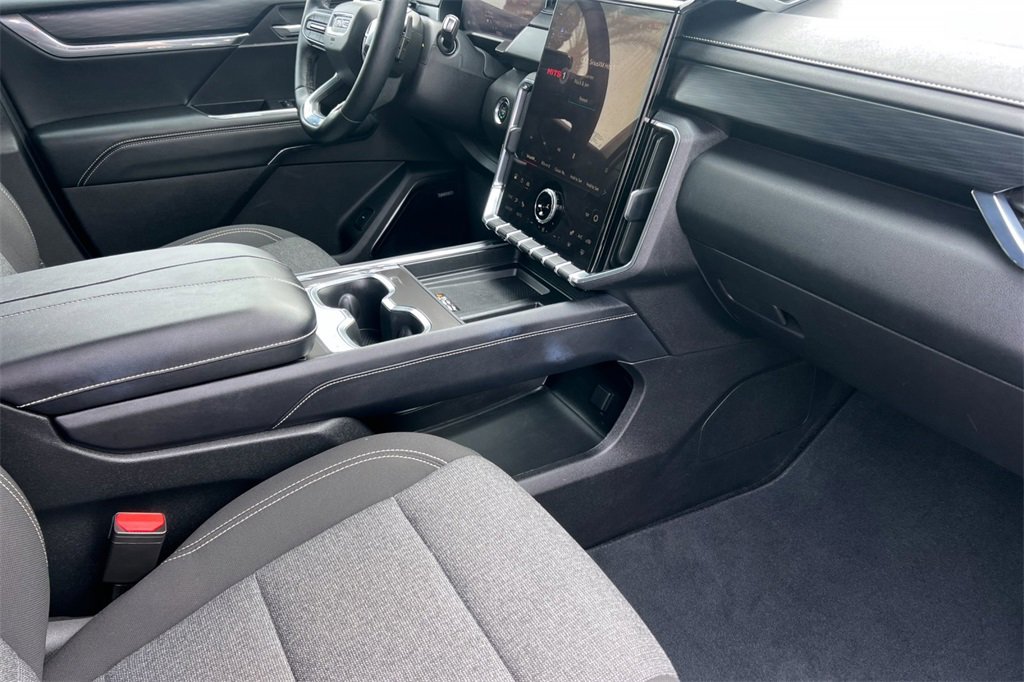 Used 2025 GMC Acadia Elevation image 18