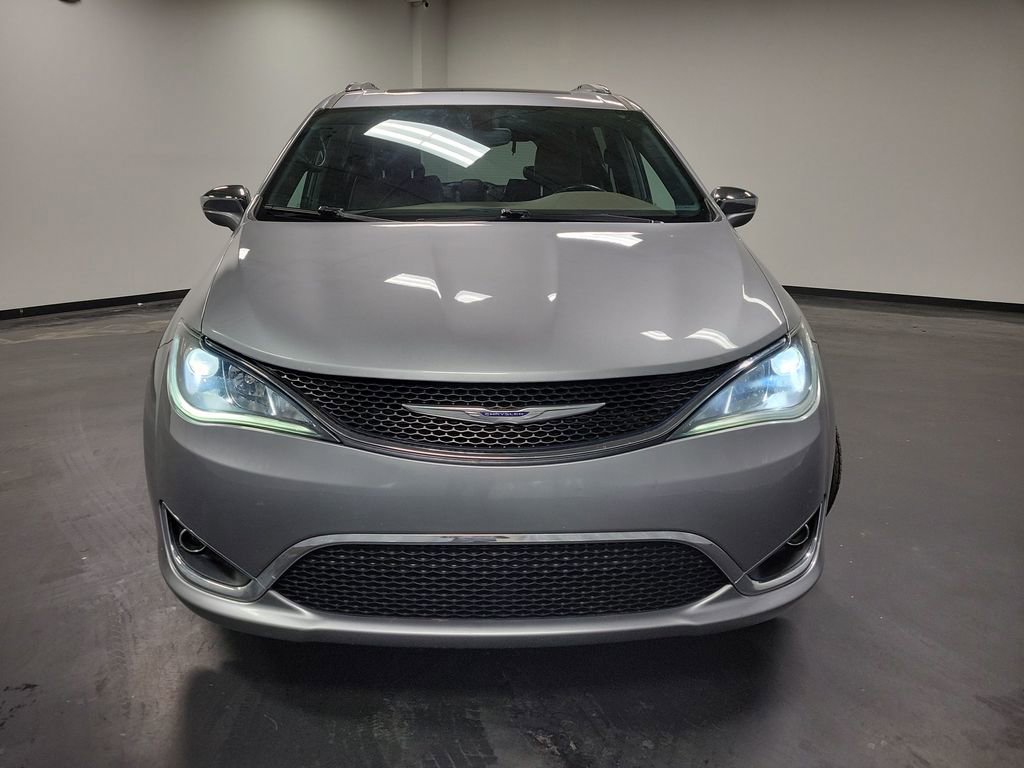Used 2020 Chrysler Pacifica Limited image 2