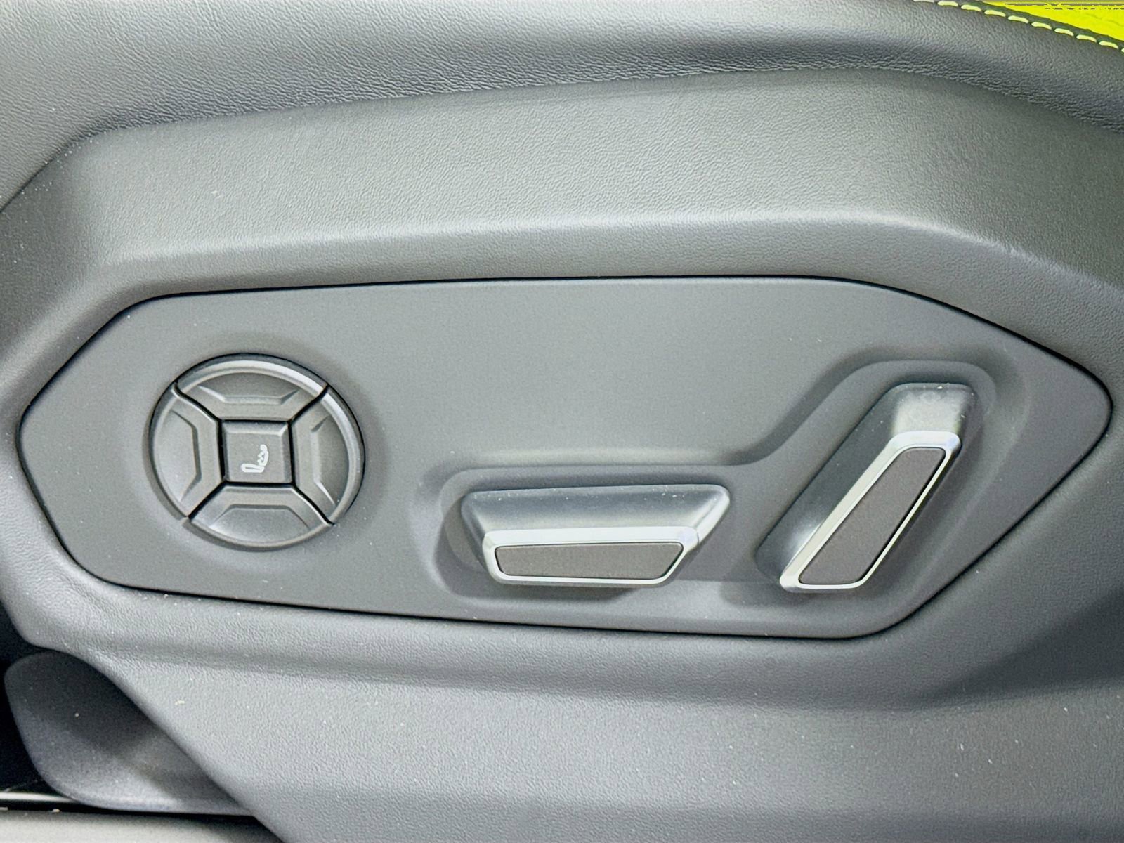 Used 2025 Lamborghini Urus SE image 19