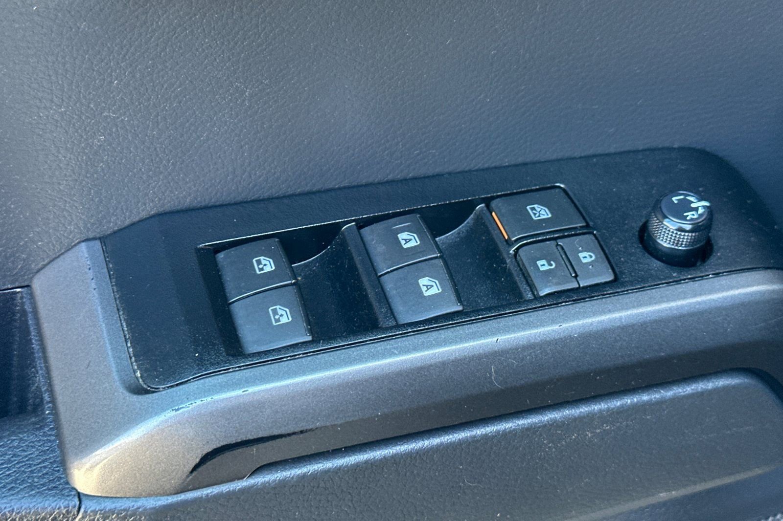 Used 2023 Toyota Tacoma TRD Sport w/ Black Out Package (TMS) image 12