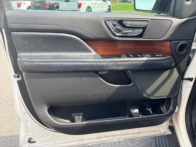 Used 2019 Lincoln Navigator L Reserve AWD/4WD image 16