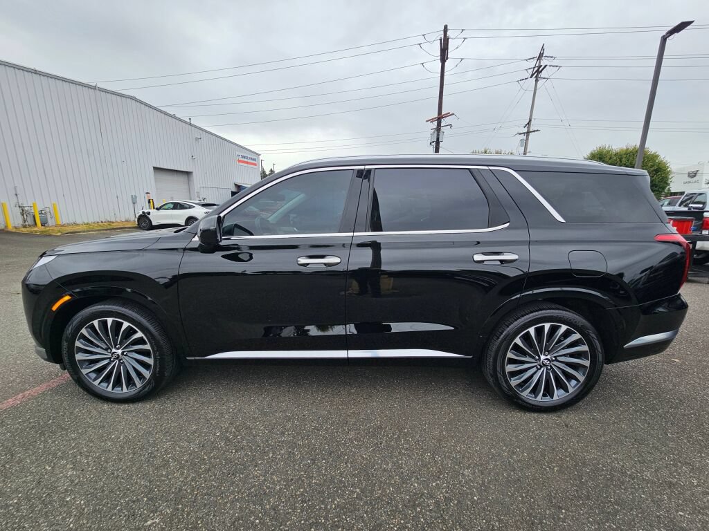 Used 2025 Hyundai Palisade Calligraphy AWD/4WD image 2