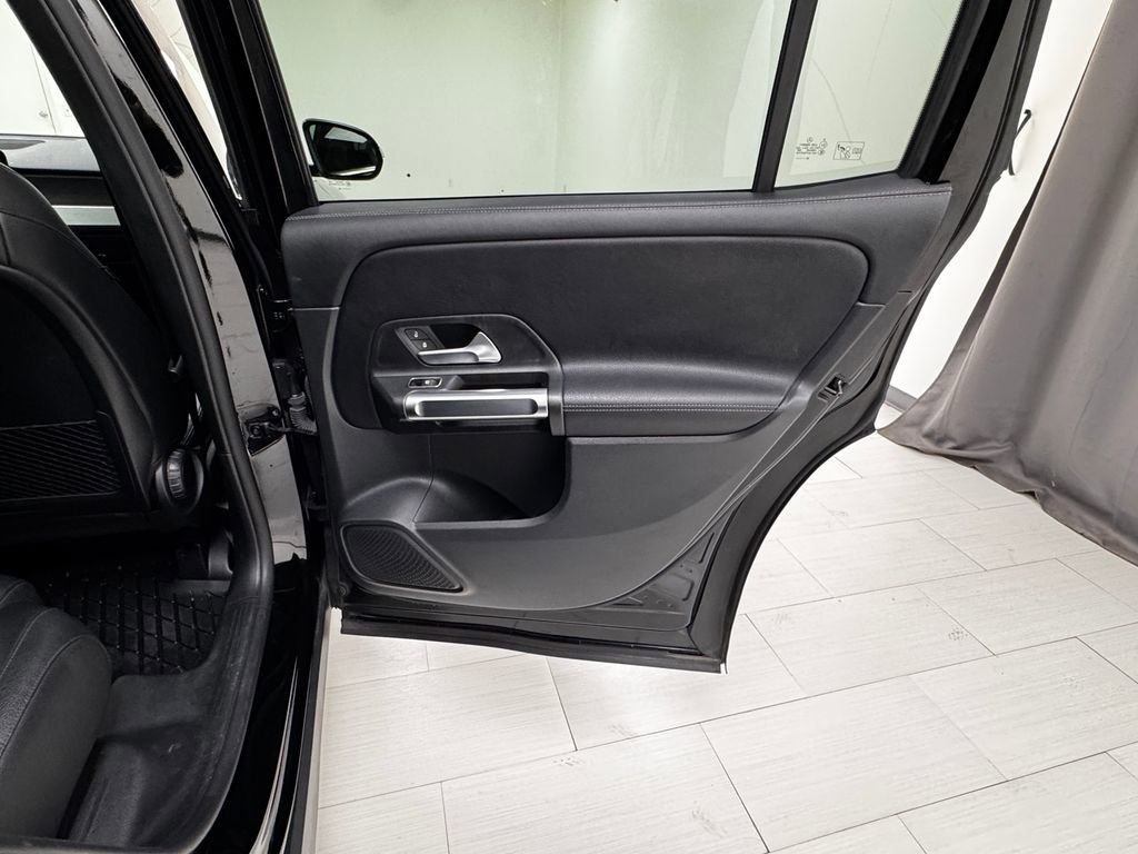 Used 2022 Mercedes-Benz GLB 250 GLB 250 w/ Premium Package Lite image 14