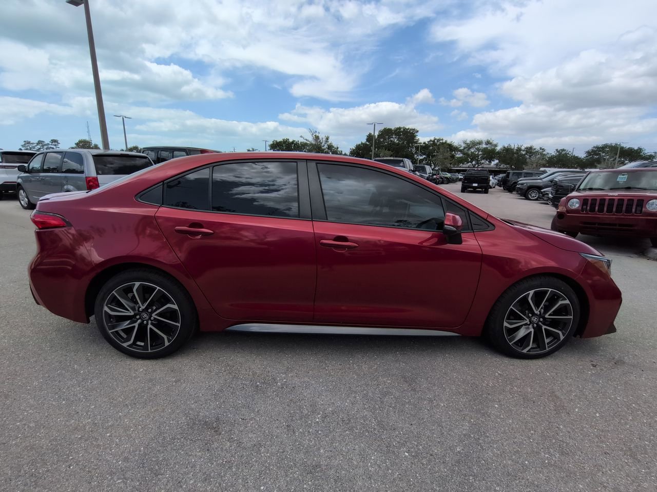 Used 2020 Toyota Corolla SE w/ SE Premium Package FWD image 4