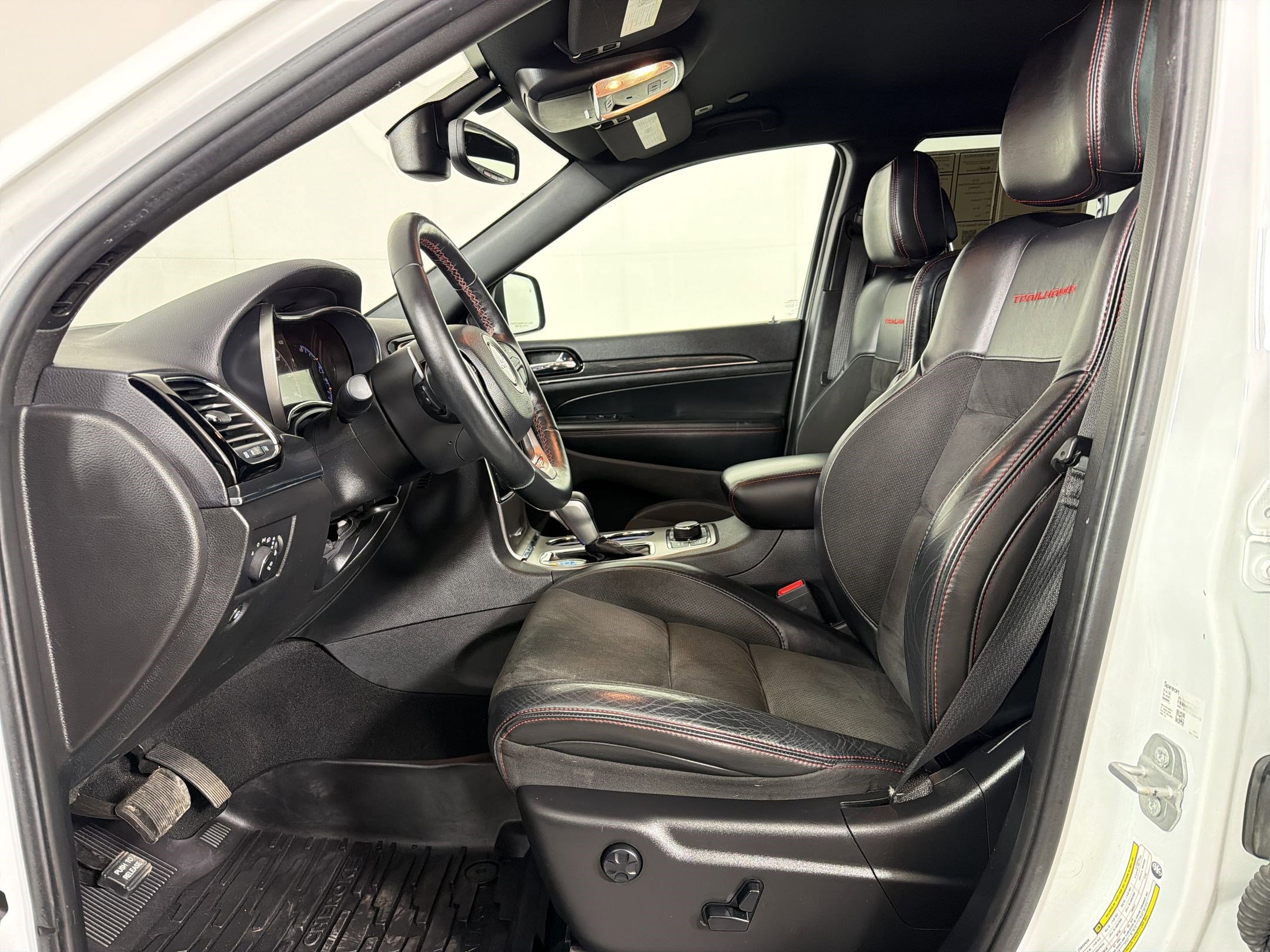Used 2019 Jeep Grand Cherokee Trailhawk AWD/4WD image 5