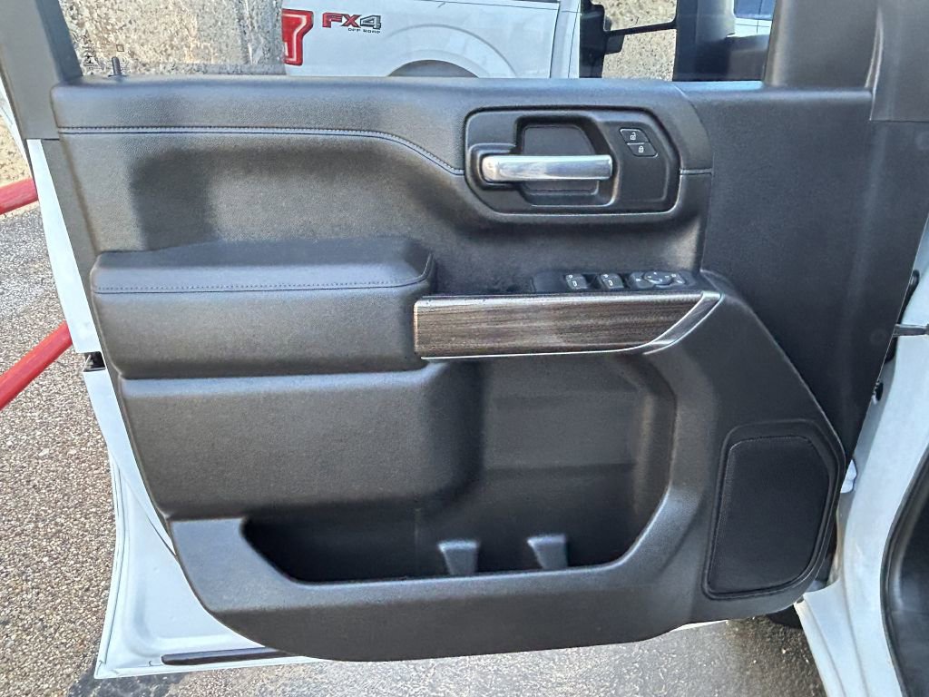 Used 2023 Chevrolet Silverado 2500 LT image 2