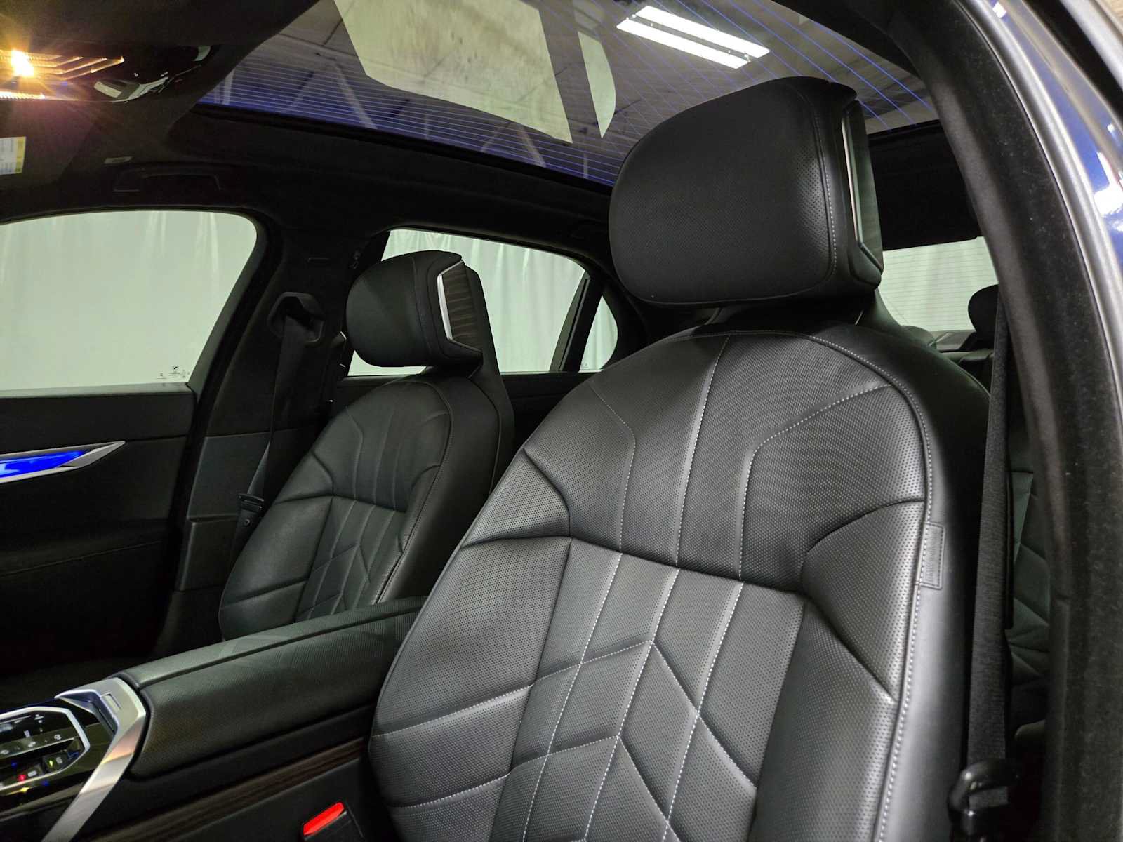 Used 2024 BMW 760i xDrive AWD/4WD image 22