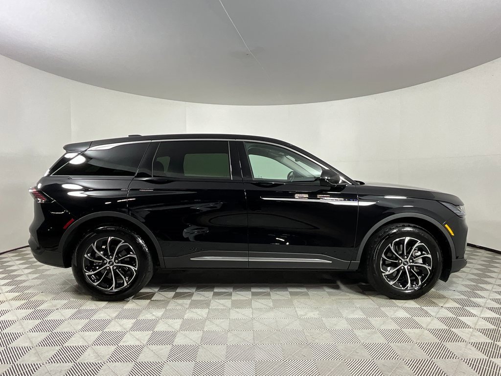 Used 2025 Lincoln Nautilus Premier image 5