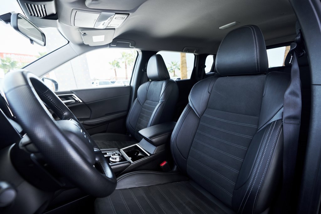 Used 2024 Mitsubishi Outlander SE image 29