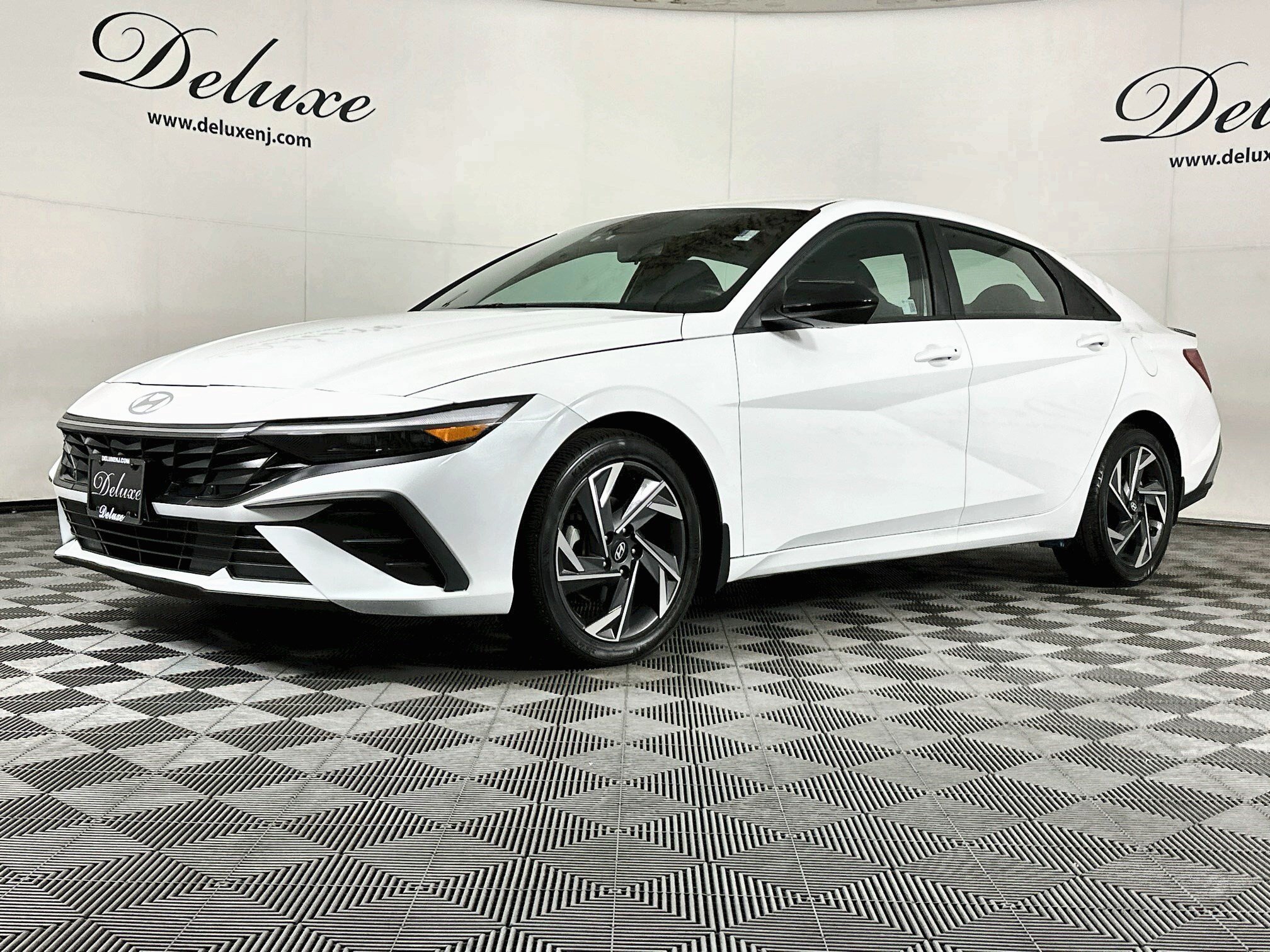 Used 2025 Hyundai Elantra Sport FWD image 3