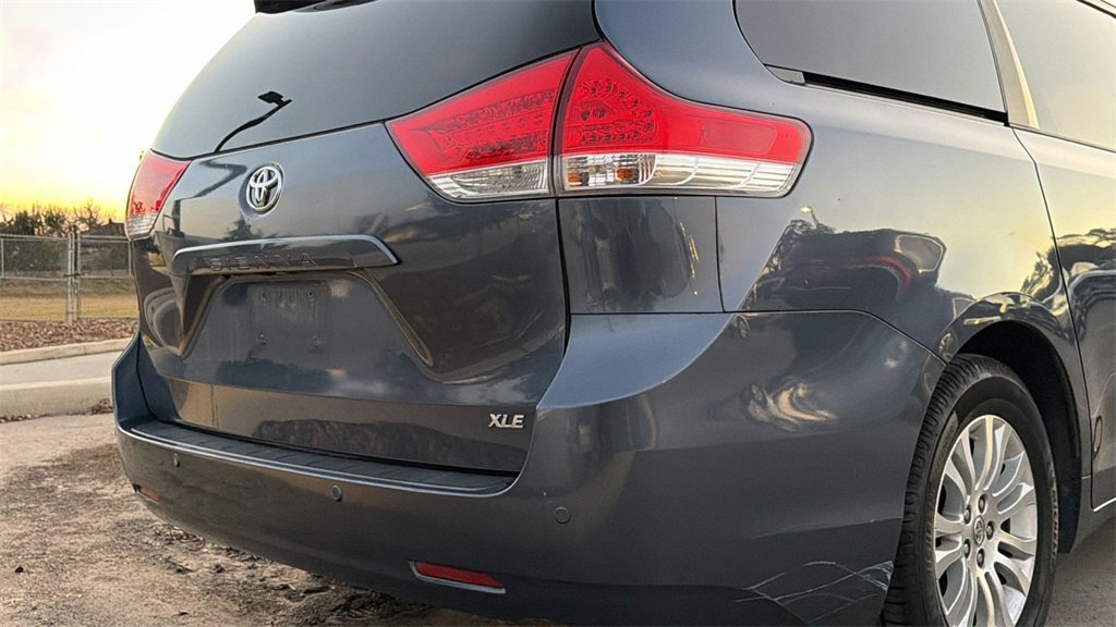 Used 2014 Toyota Sienna XLE image 10