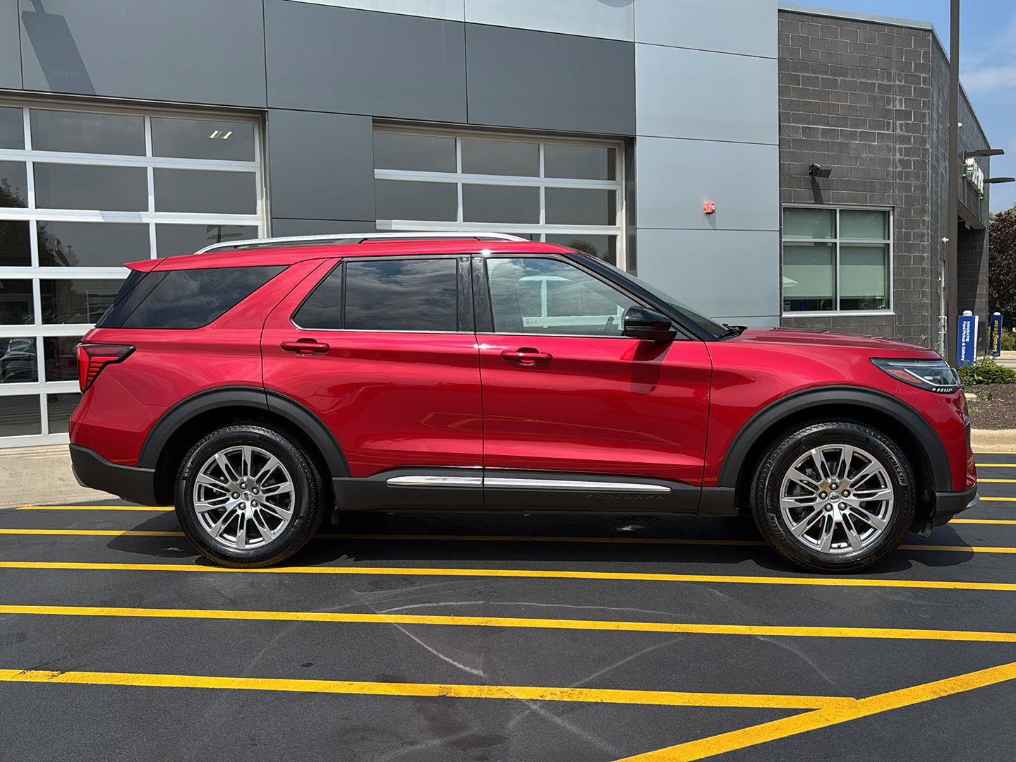 Used 2026 Ford Explorer Platinum AWD/4WD image 5