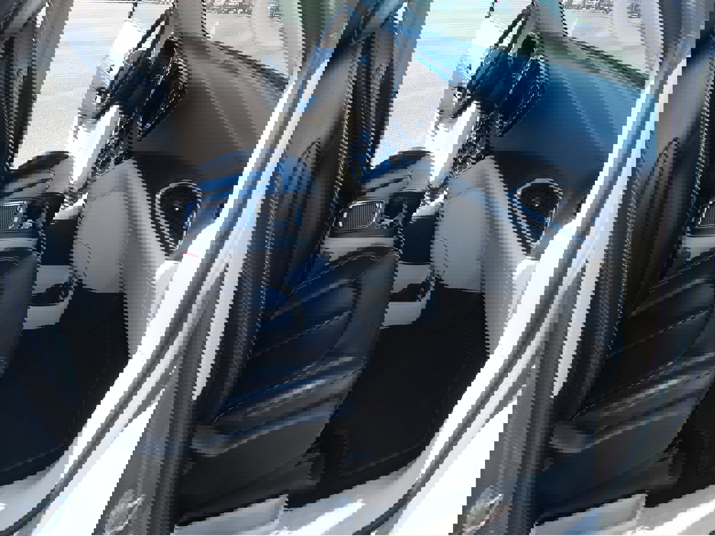 Used 2023 Chrysler Pacifica Touring-L image 14