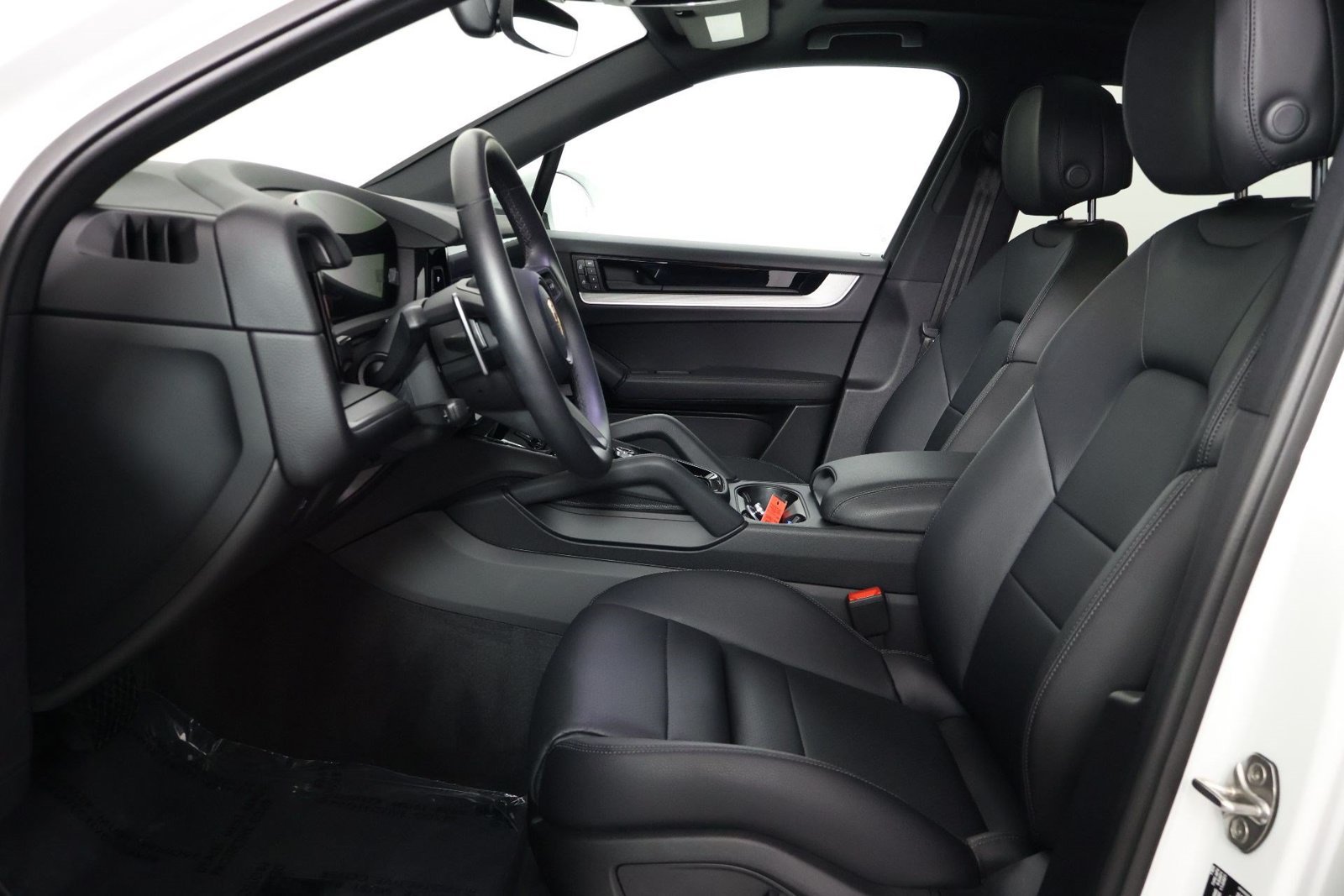 Certified 2026 Porsche Cayenne AWD/4WD image 5