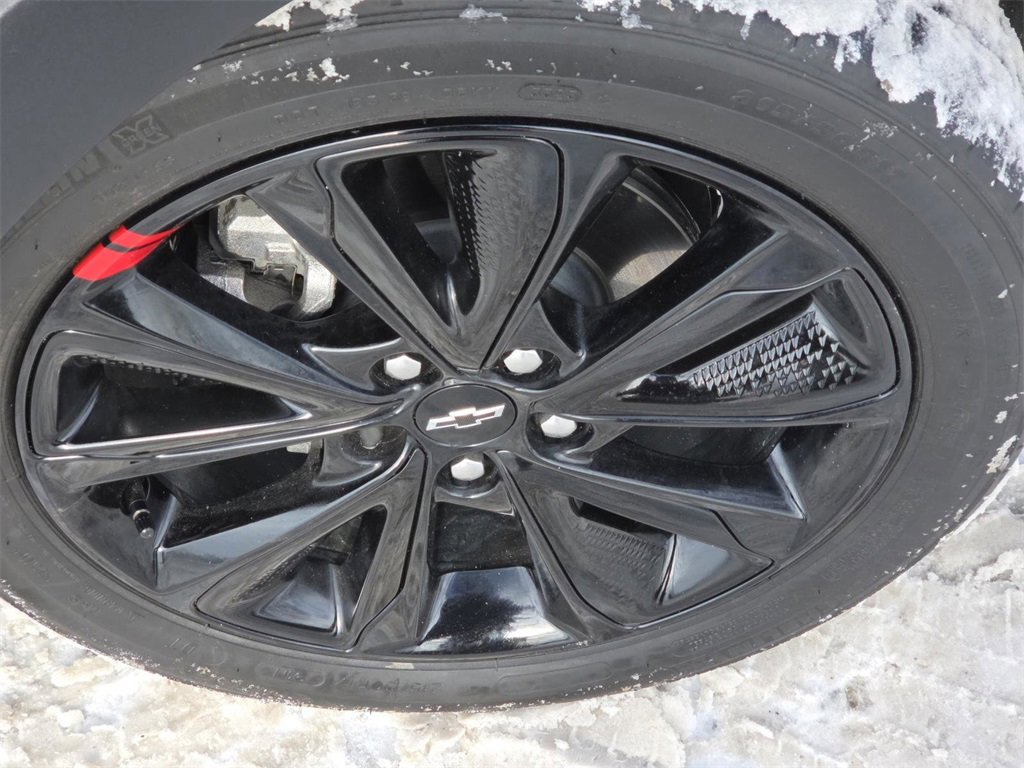 Used 2023 Chevrolet Bolt EUV LT w/ Redline Edition image 9