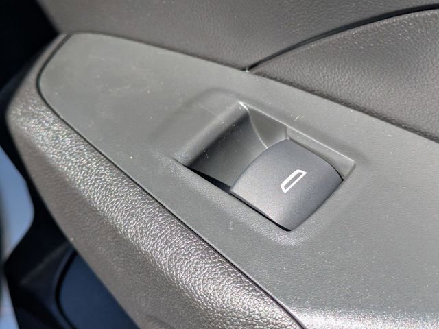New 2026 Chevrolet Trax RS w/ Sunroof Package FWD image 31