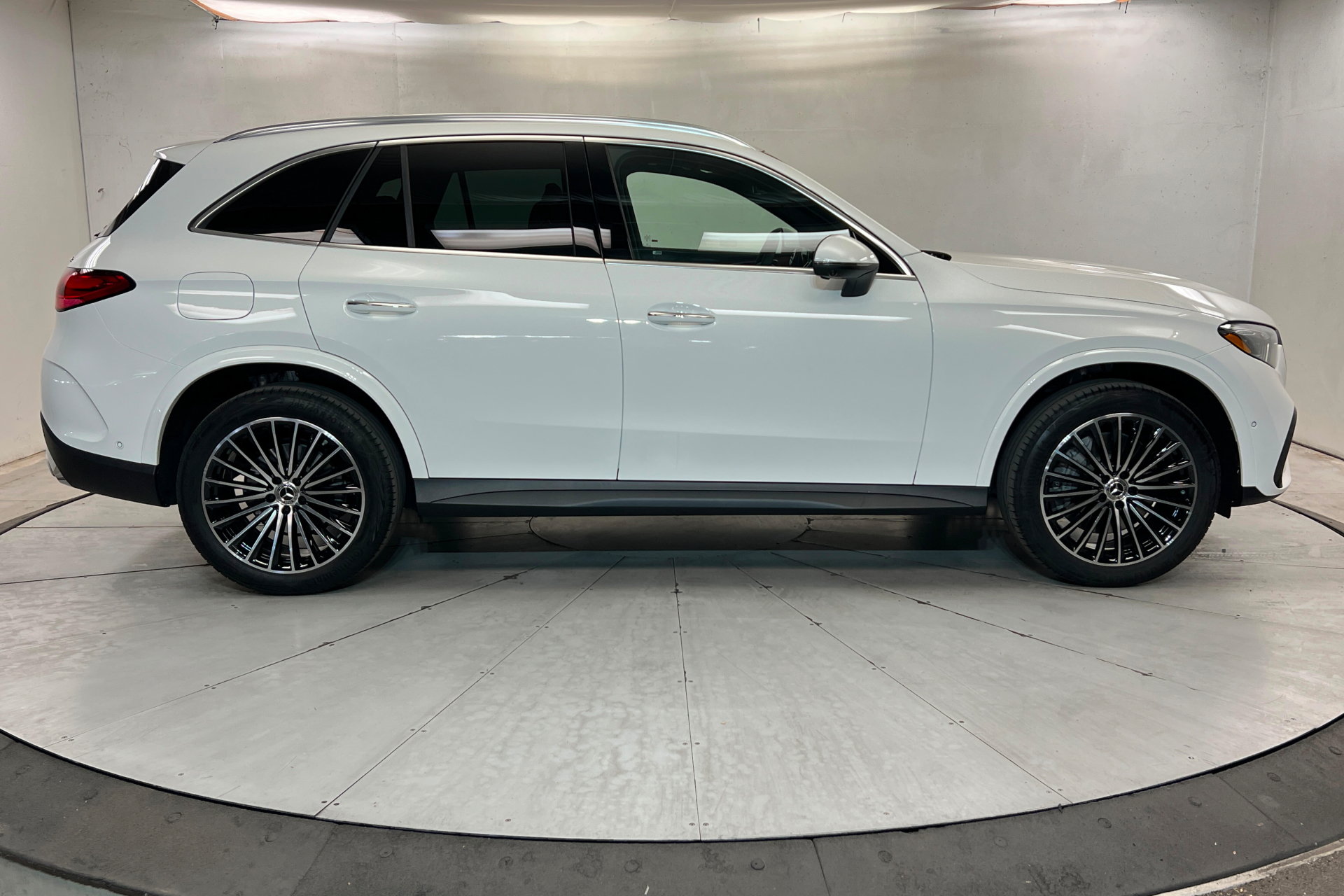 New 2027 Mercedes-Benz GLC 300 4MATIC image 6