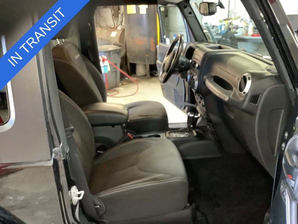 Used 2018 Jeep Wrangler Sahara w/ Connectivity Group AWD/4WD image 21