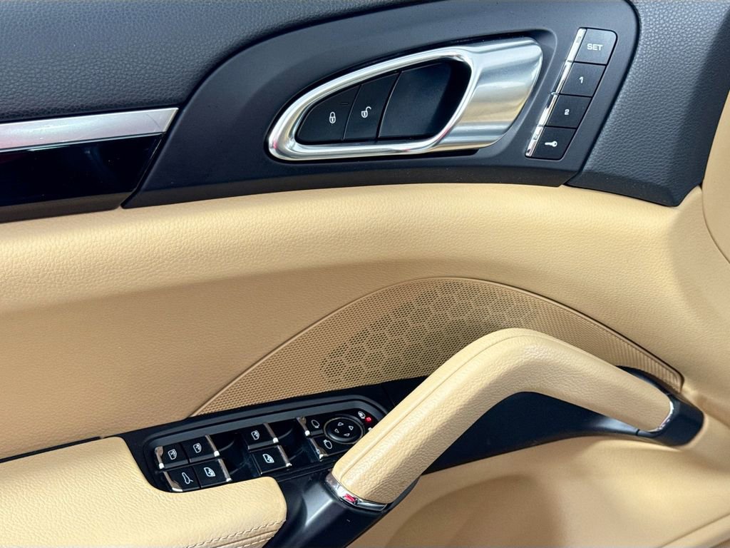 Used 2016 Porsche Cayenne S image 23