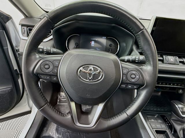 Used 2023 Toyota RAV4 XLE Premium image 11