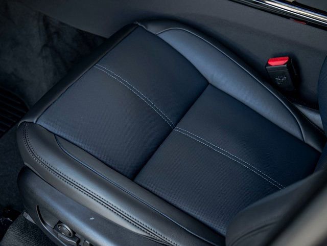 Used 2025 Land Rover Range Rover Velar Dynamic SE image 15