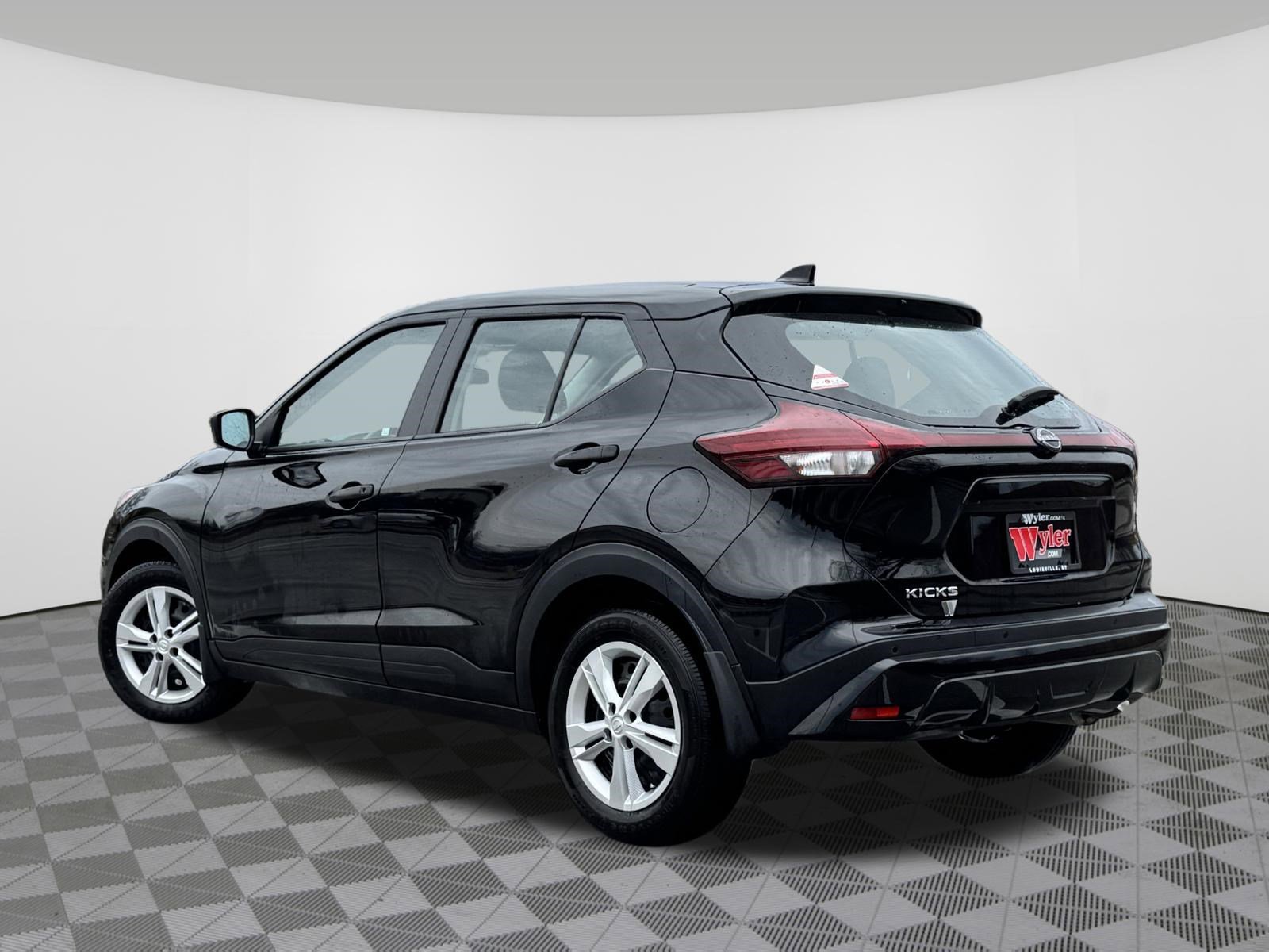 Certified 2025 Nissan Kicks Play S image 17