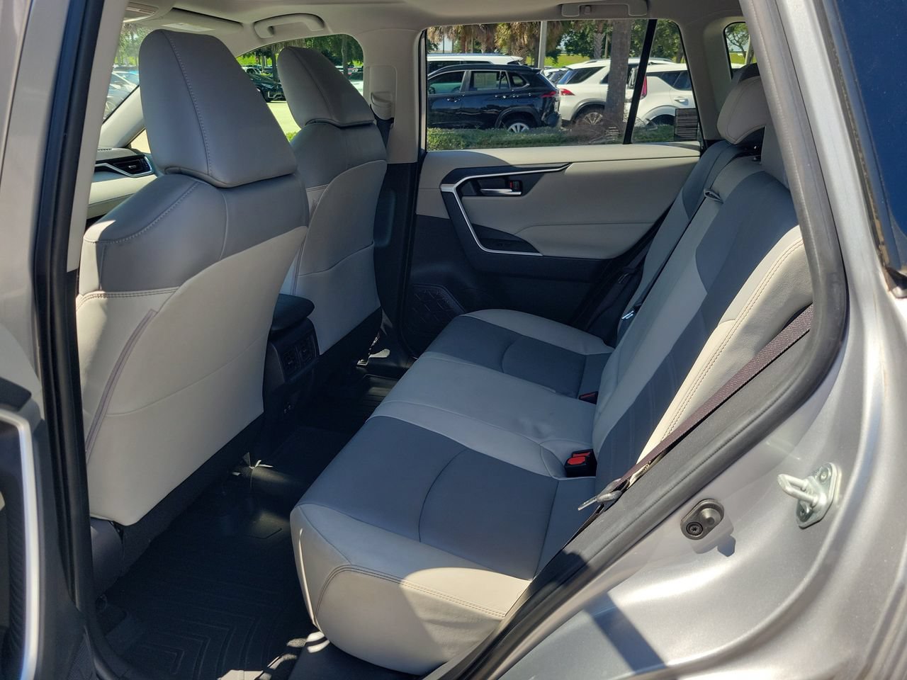Used 2019 Toyota RAV4 XLE Premium w/ Cold Weather Package FWD image 12