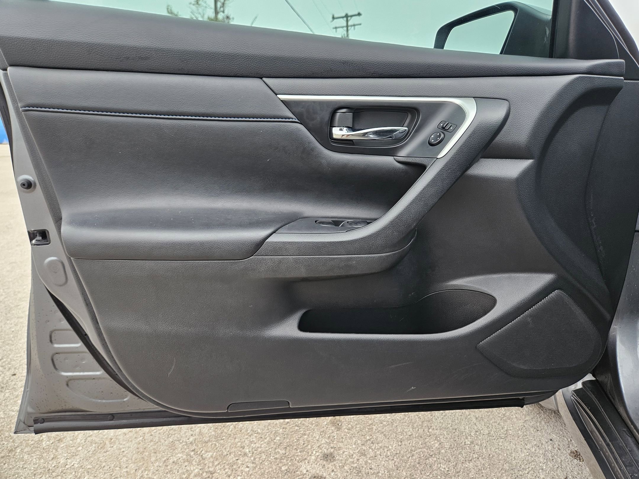 Used 2017 Nissan Altima 2.5 SR w/ Midnight Edition Package image 11