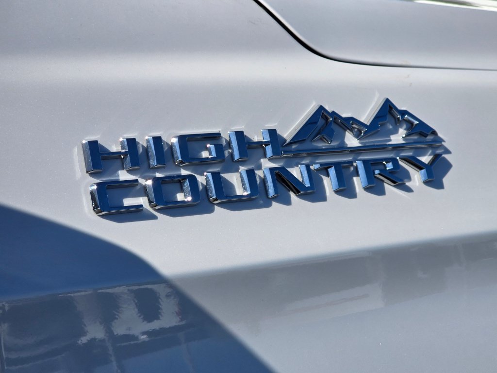Used 2024 Chevrolet Suburban High Country AWD/4WD image 37