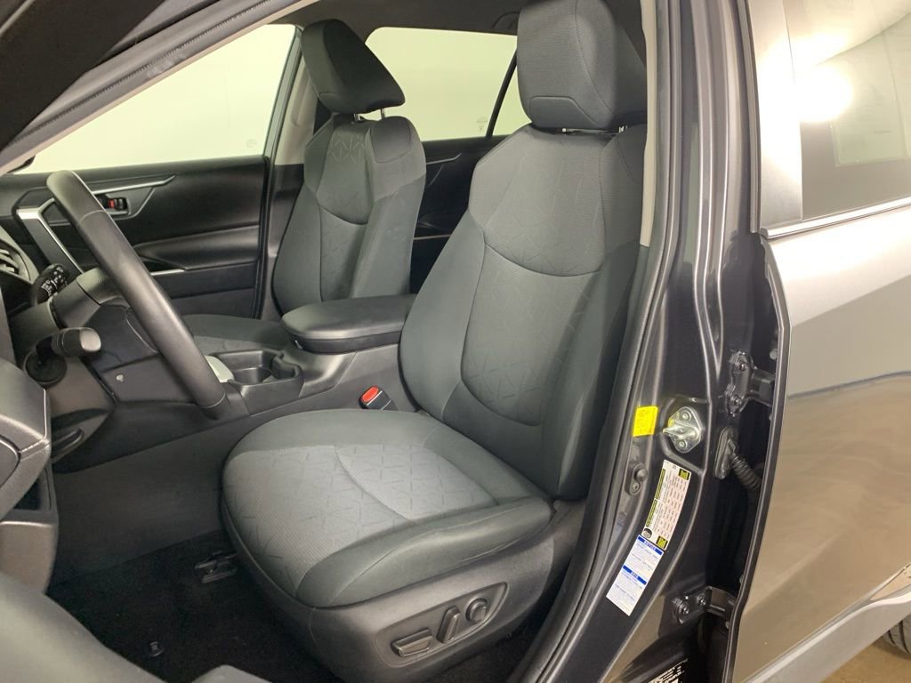 Used 2021 Toyota RAV4 XLE w/ XLE Grade Weather Package image 28