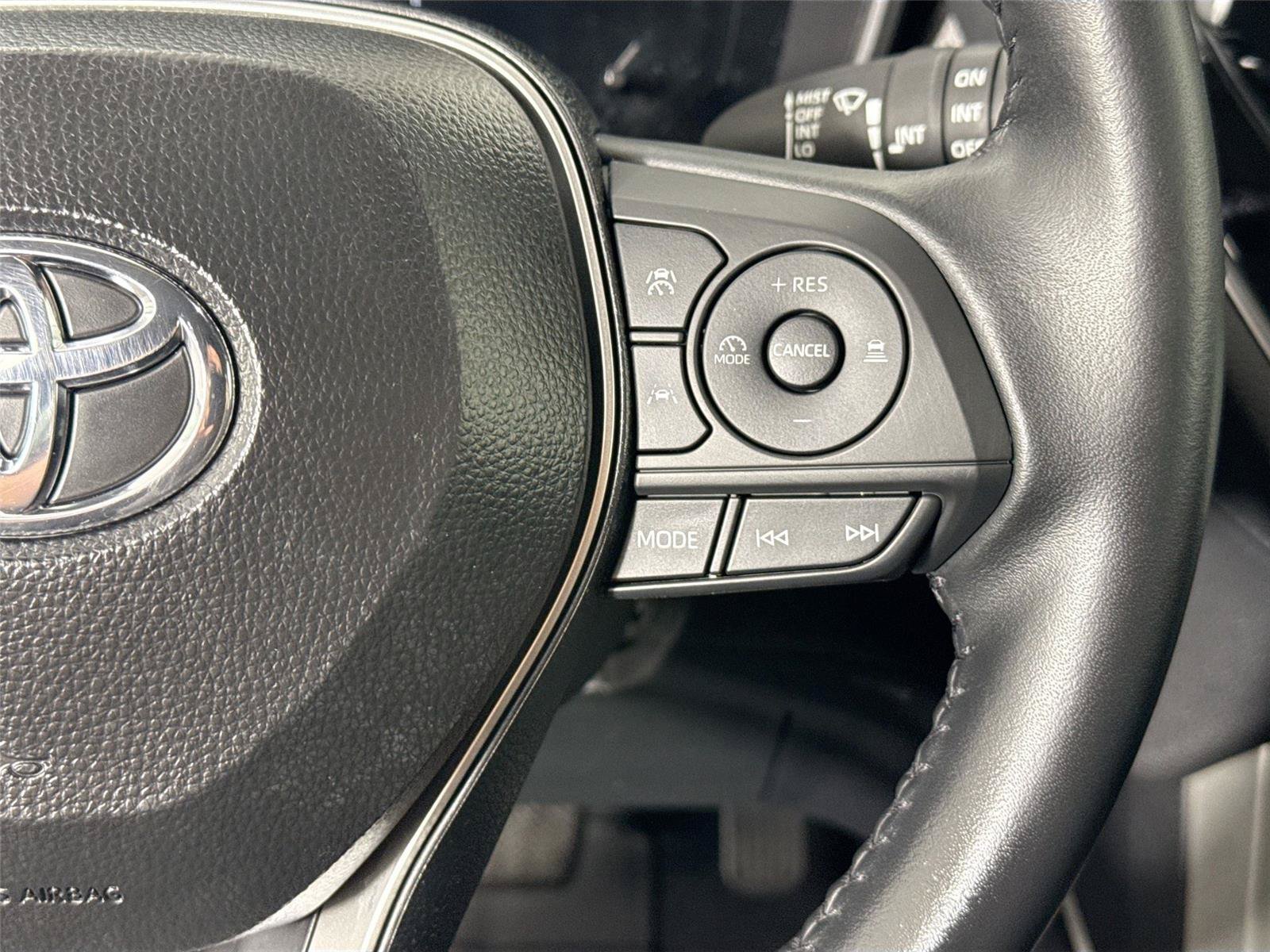 Certified 2025 Toyota Corolla Cross XLE FWD image 18