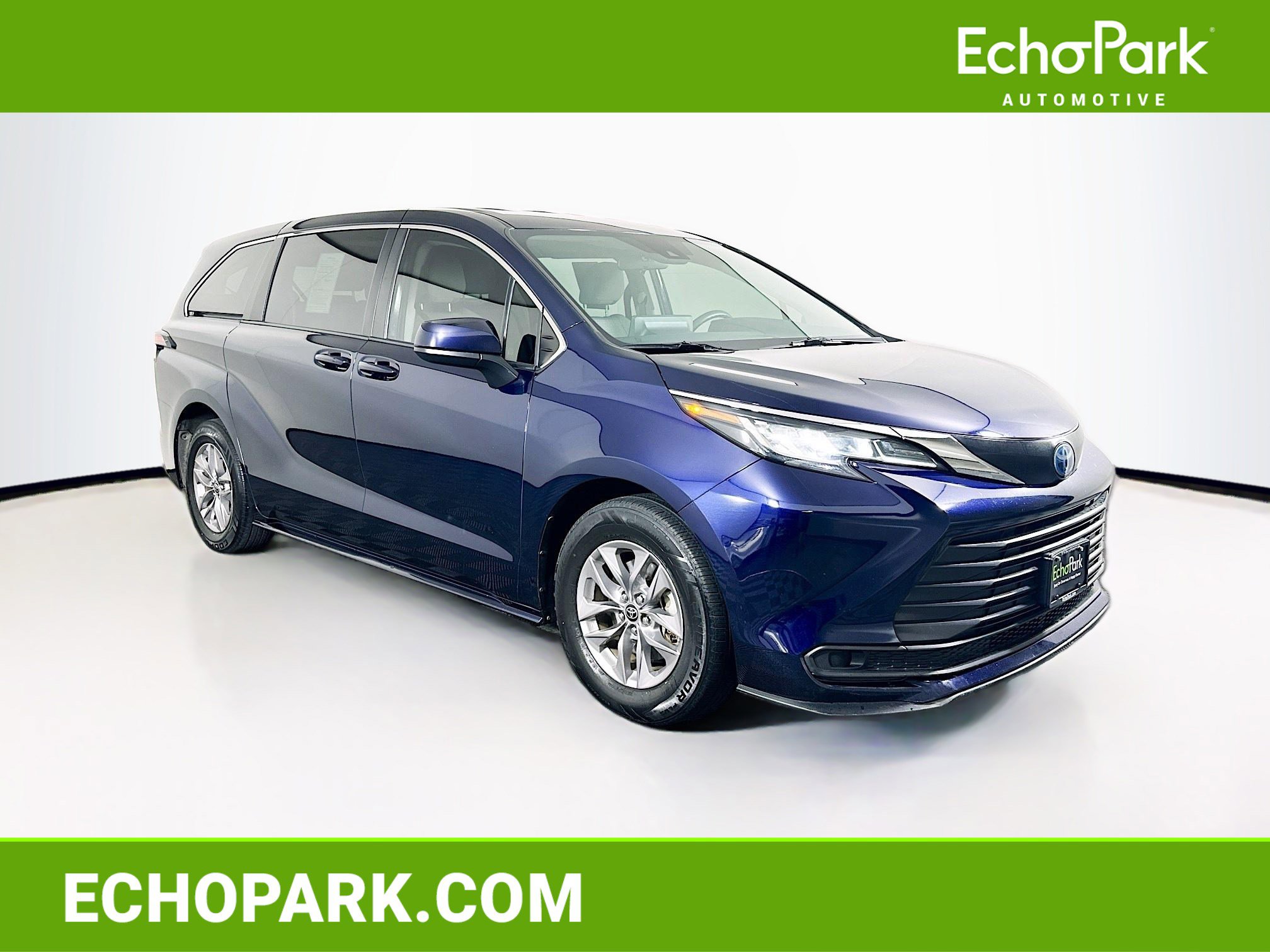 Used 2022 Toyota Sienna LE FWD image 1