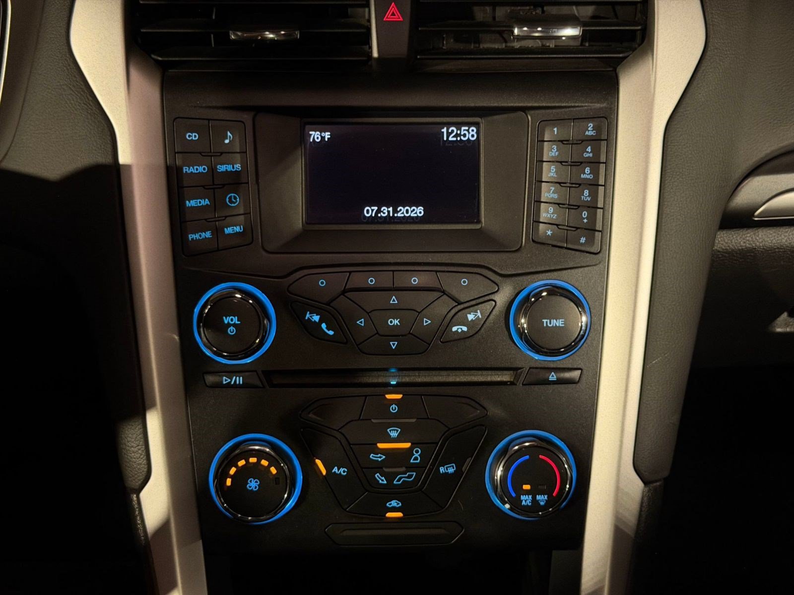 Used 2015 Ford Fusion SE FWD image 17