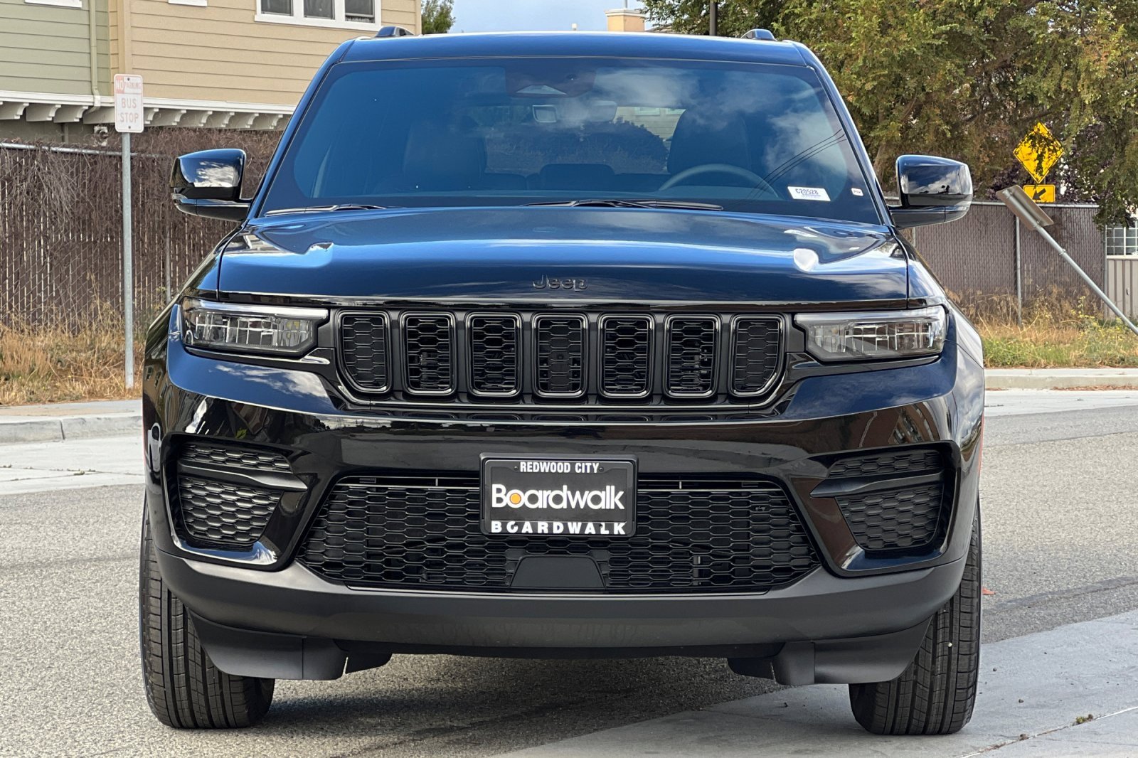 New 2025 Jeep Grand Cherokee Altitude image 9