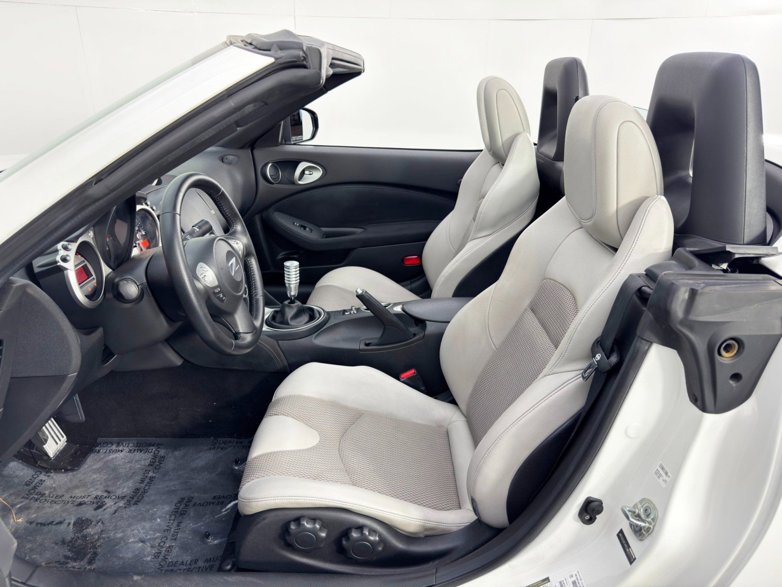 Used 2014 Nissan 370Z Touring w/ Sport Package image 15