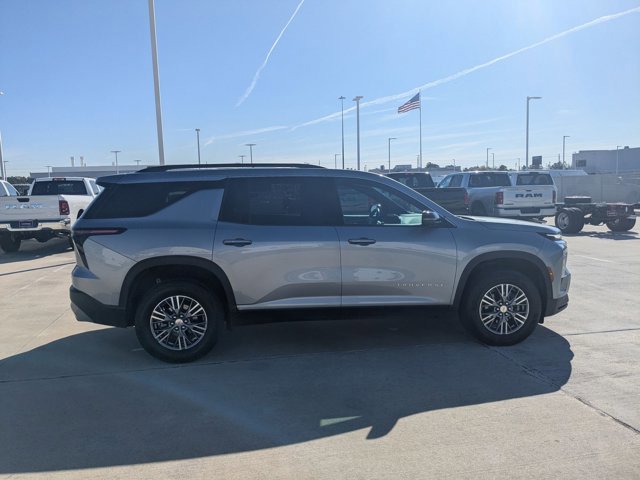 Used 2024 Chevrolet Traverse LT image 4