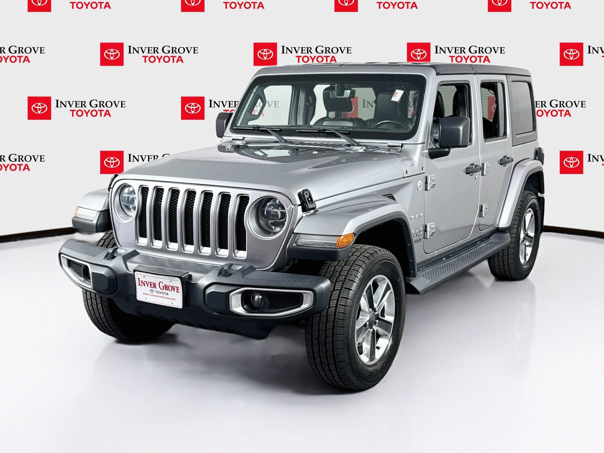 Used 2018 Jeep Wrangler Unlimited Sahara w/ Uconnect 4C Nav & Sound Group AWD/4WD image 1