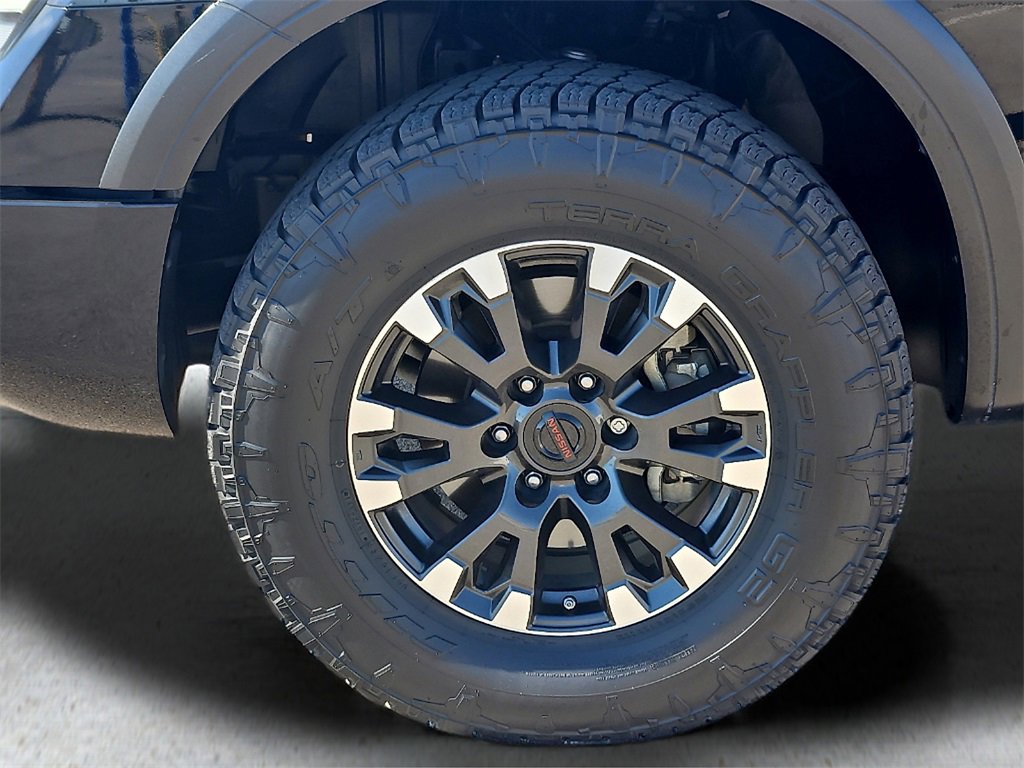 Used 2021 Nissan Titan PRO-4X w/ Pro-4x Convenience Package image 11