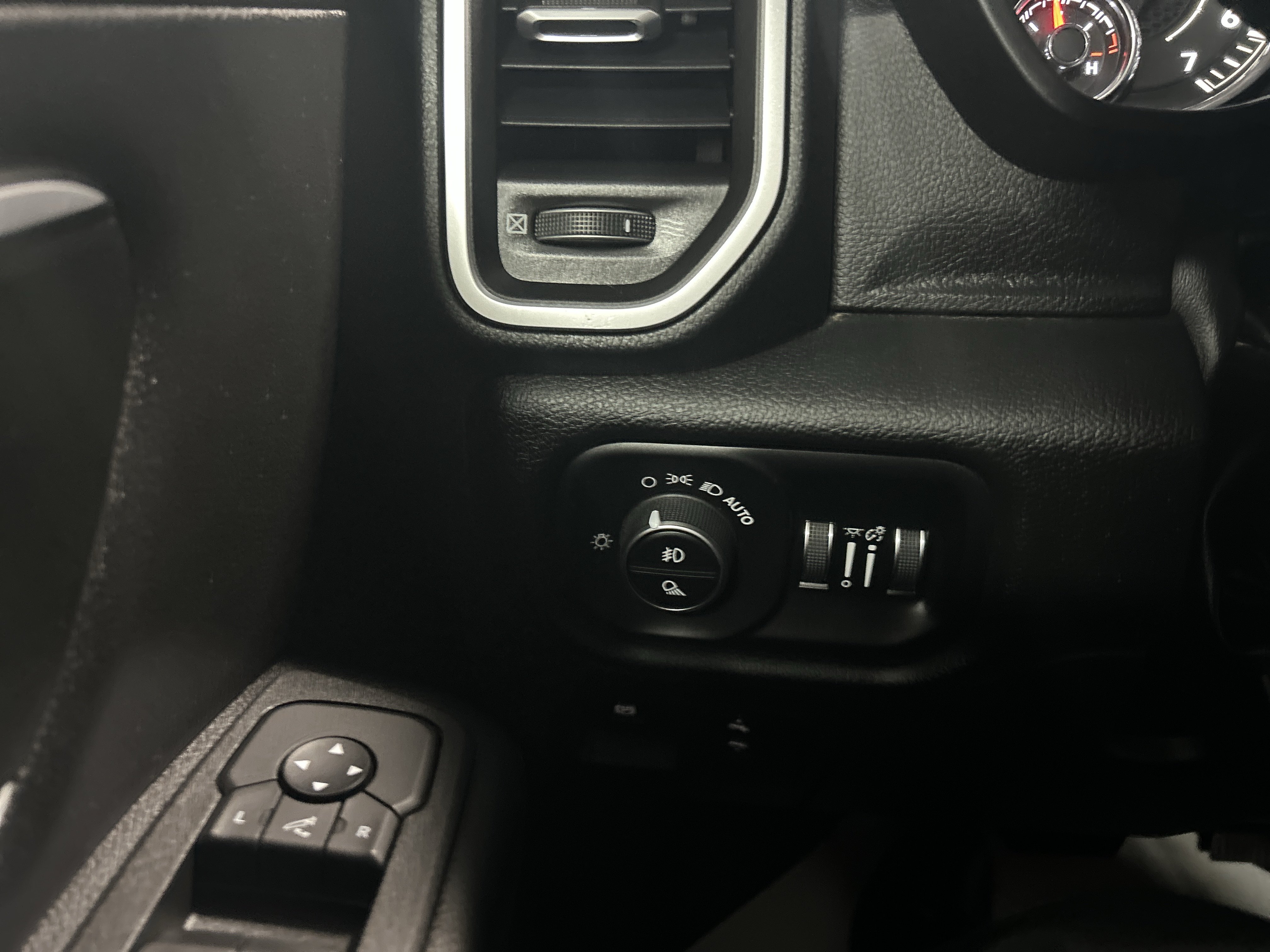 Used 2025 RAM 1500 Big Horn AWD/4WD image 17